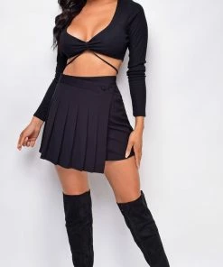 Emprada Tops Lindy Black Long Sleeve Front Twist Crop Top 15 Emprada Tops Lindy Black Long Sleeve Front Twist Crop Top